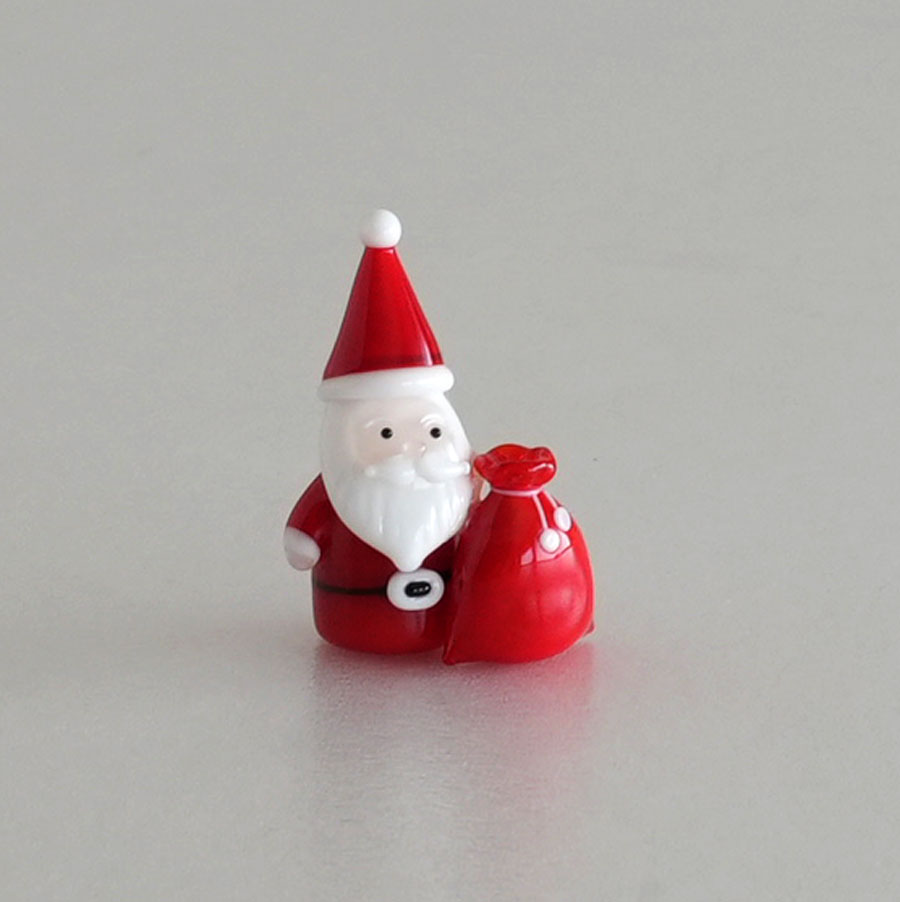 サンタクロースとプレゼント　クリスマス　ガラス細工　ミニチュア　