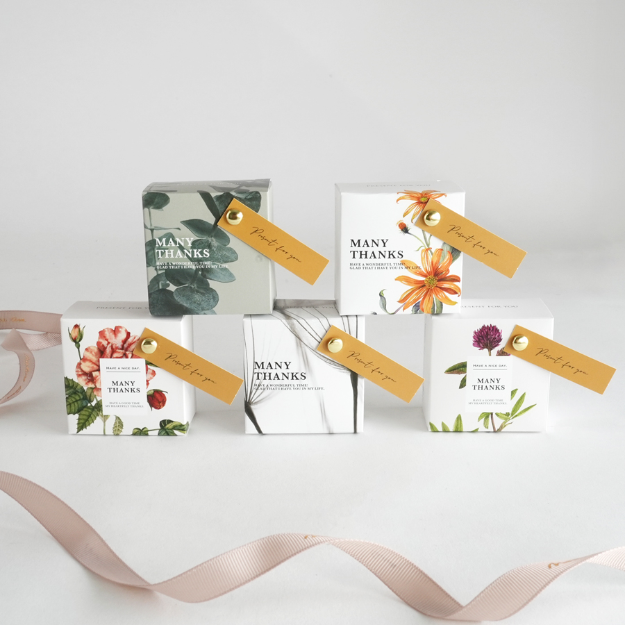 植物標本のようなおしゃれなデザインの箱　ハートクッキーがカフェタイムに最適　おしゃれにお礼する